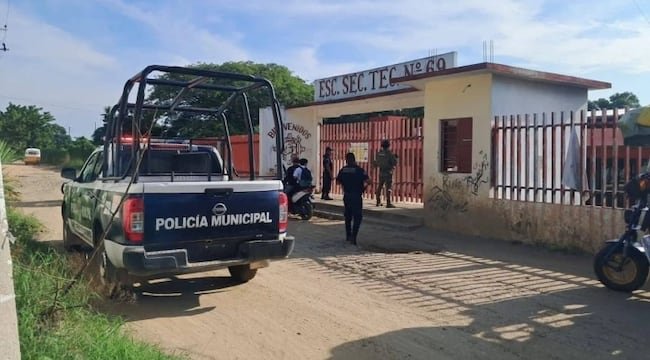 Asesinan a tiros a profesor dentro de una secundaria en Oaxaca