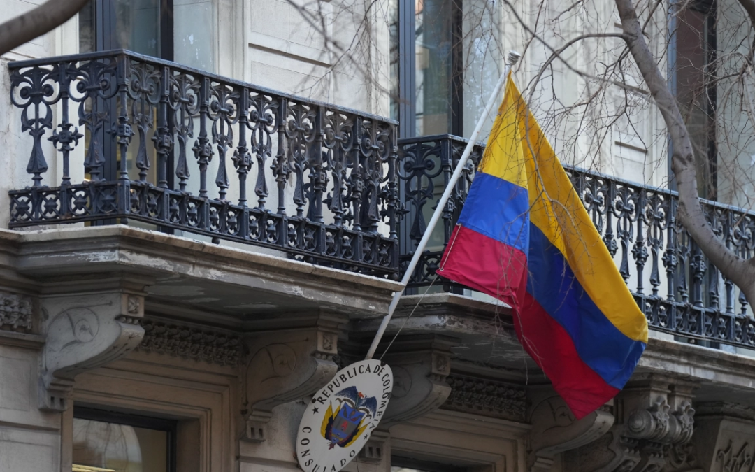 Califica FMI de insostenible la situación fiscal de Colombia y pide reducir la deuda
