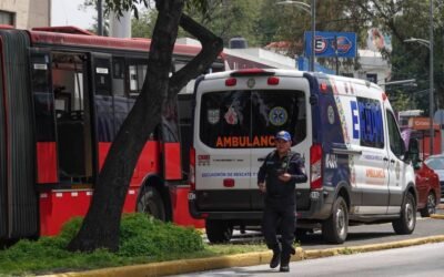 Choque entre unidades del Metrobús deja 27 lesionados en Iztacalco