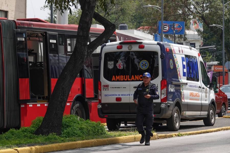 Choque entre unidades del Metrobús deja 27 lesionados en Iztacalco