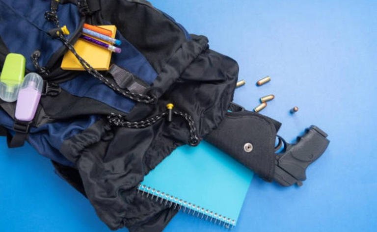 Detienen a adolescente por disparar con escopeta en escuela secundaria de Francia