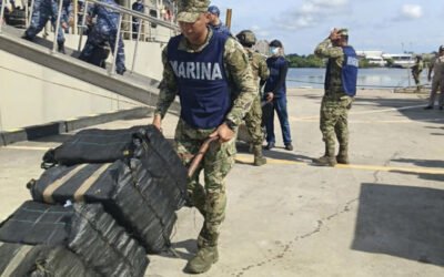 Detienen a 5 extranjeros frente a costas de Oaxaca; les decomisan 1.2 toneladas de cocaína
