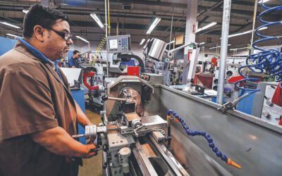 La industria nacional avanza por tercer mes seguido, reporta el Inegi