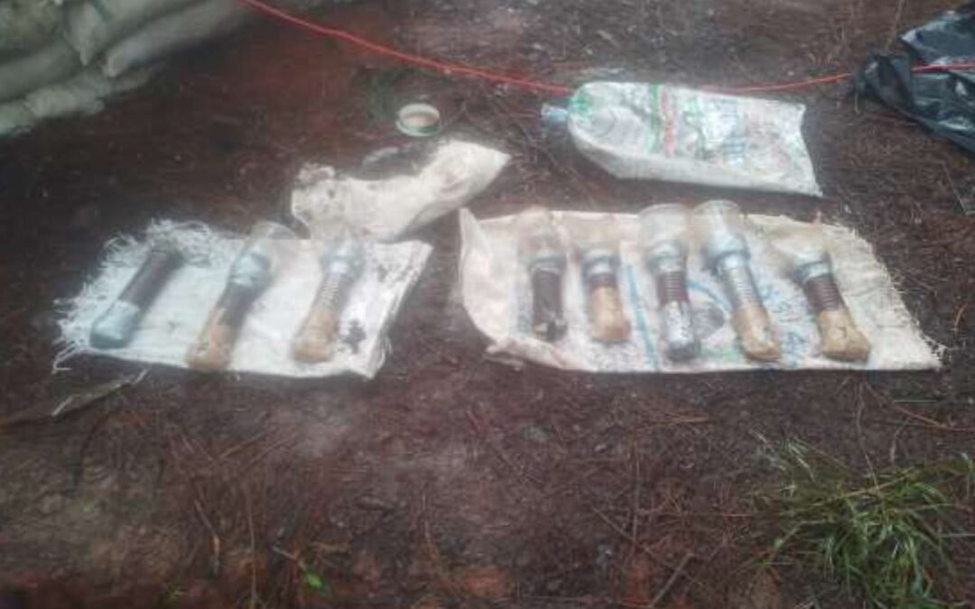 Dos narco campamentos y 28 artefactos explosivos asegurados por el Ejército y GN en Cotija, Mich.