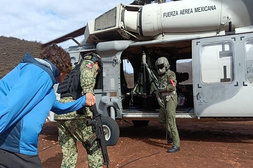 Miles de damnificados en 8 Estados por 4 huracanes y la onda gélida en éste mes, han sido auxiliados por las FA con el Plan DN-III-E.