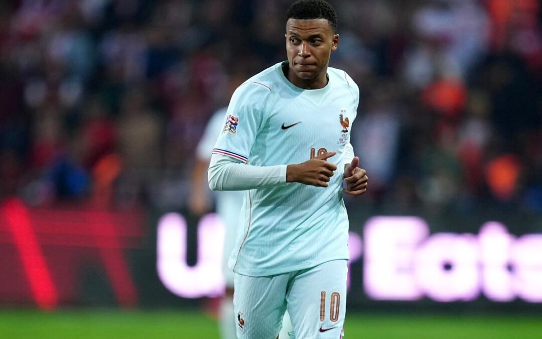 Se ejercita Mbappé de manera individual con la vista puesta en el Villarreal