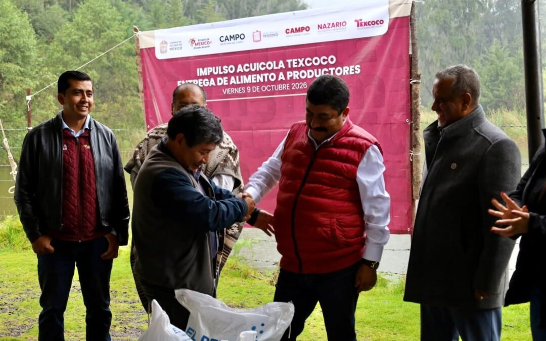 Texcoco apoya la producción pesquera con entrega de alimento para peces