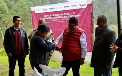 Texcoco apoya la producción pesquera con entrega de alimento para peces