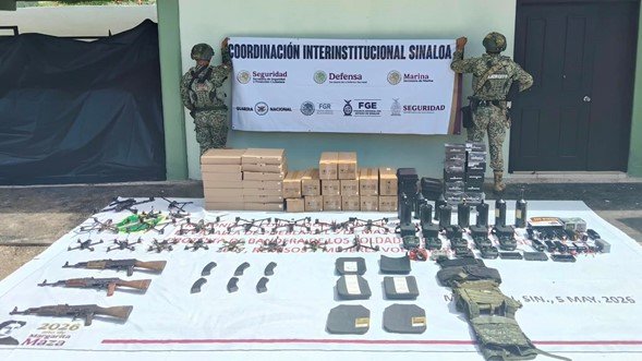 Aseguran Ejército y GN armas, explosivos y drones en Mazatlán.
