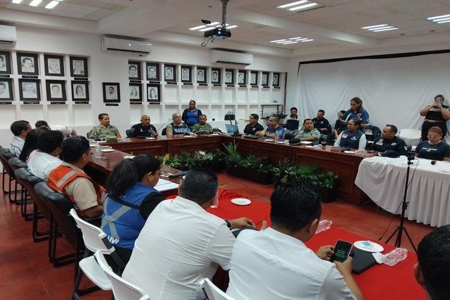 Ya apoya la SEDENA con el Plan DN-III-E a las familias en Guerrero y Michoacán por la amenaza del huracán “Simón”.