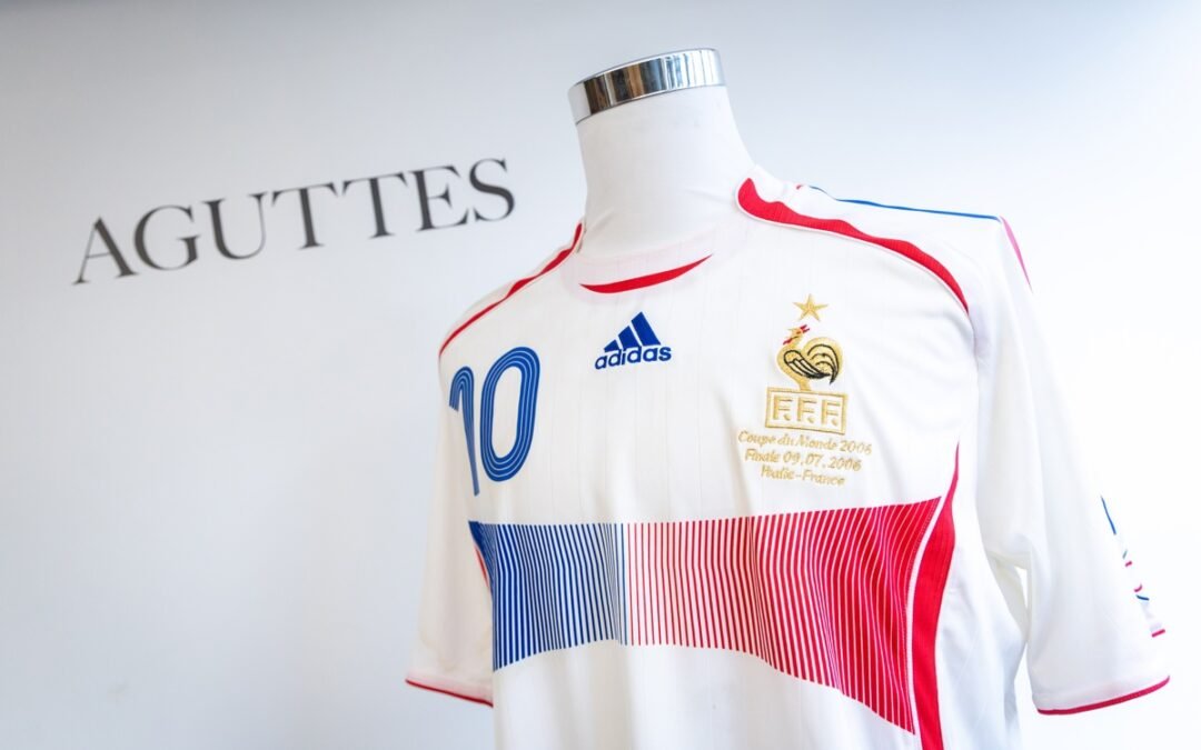 Subastan una camiseta preparada para Zidane en su último partido, la Final de 2006