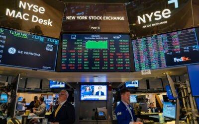 Cierra Wall Street en rojo tras una semana volátil centrada en el petróleo y la IA