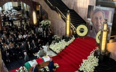 Rinden homenaje de cuerpo presente a Cuauhtémoc Cárdenas en el Palacio de Bellas Artes
