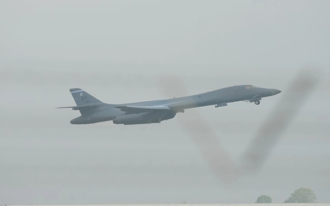 Retira EU bombarderos de base en Reino Unido tras alerta por atentado terrorista