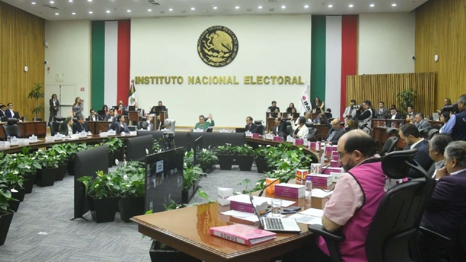 Propone magistrado del Tribunal Electoral revés al INE: «boletas planchadas» deberán declararse inválidas