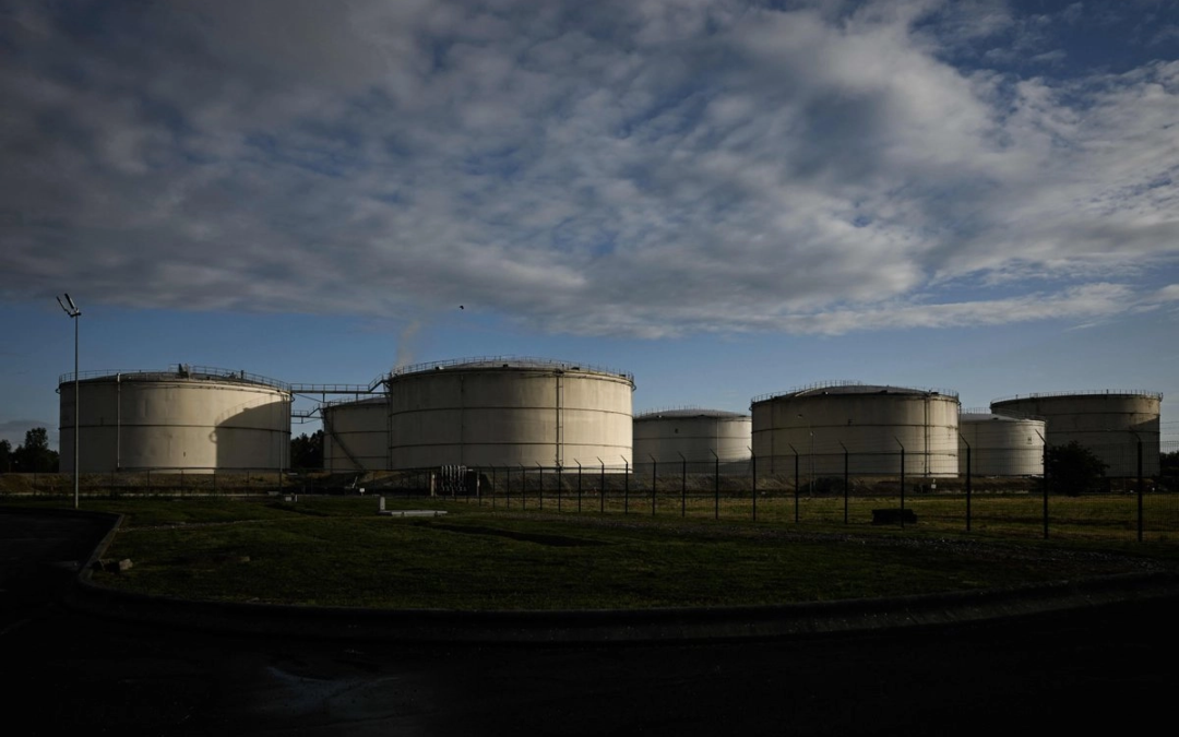 Acuerda el G7 liberar hasta 100 millones de barriles de diésel y petróleo para contener los precios