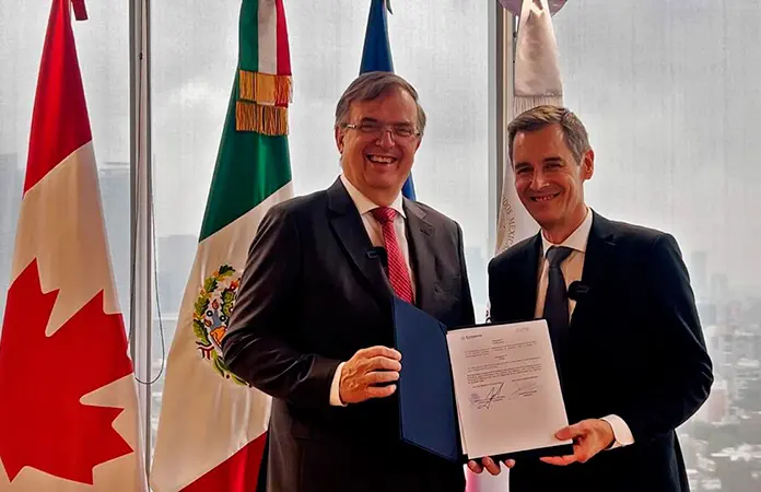 Firma Secretaría de Economía acuerdo con empresa para crear bases de dirigibles y una escuela de pilotos