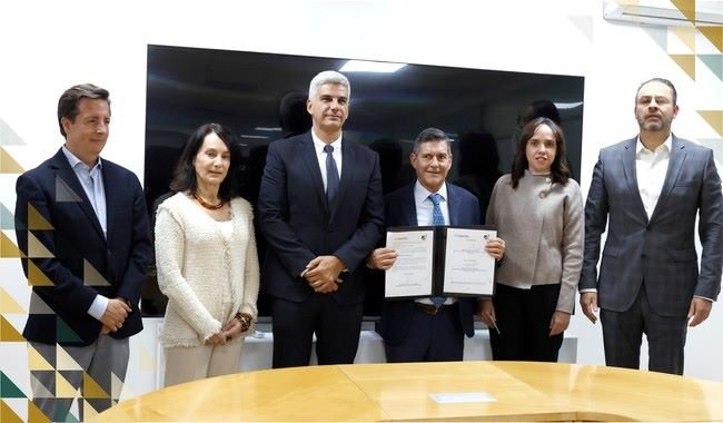 Robustecen acciones con el sector privado para enlazar datos en tiempo real y reforzar la seguridad en las carreteras del país