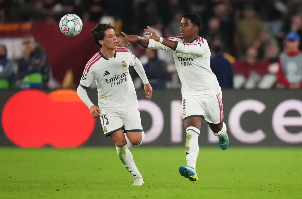 El Madrid remonta y vence a Roma en el Olímpico